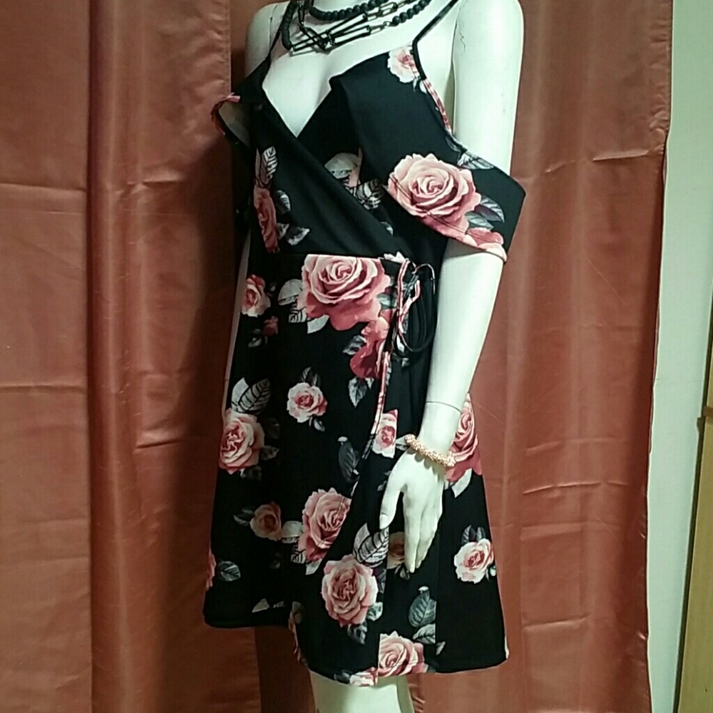 Dress - Picture 2 of 3